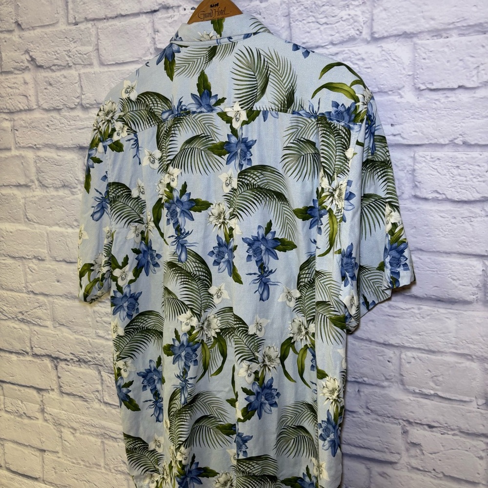 Tommy Bahama Men's XL 100% Silk Short Sleeve Hawaiian Floral Button-Up Shirt - Picture 12 of 16